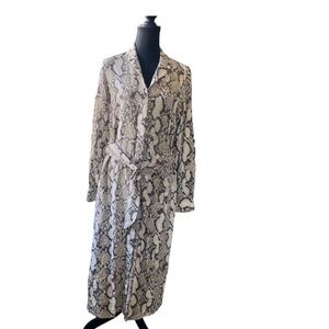 H&M Black Beige Snakeskin Print Long Sleeve Belted Shirt
Dress 4‎